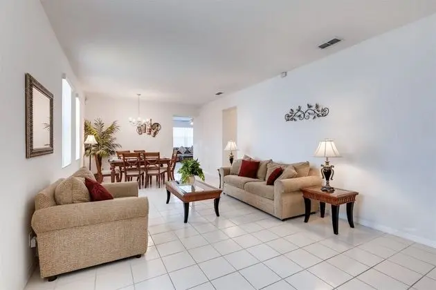 Beautiful 4 Bedroom 3 Bath Home With Private Pool Backing up to Nature Preserve - 504 - Oda Düzeni