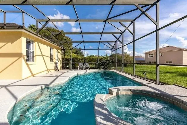 Beautiful 4 Bedroom, 4.5 Bathroom Villa on a Large Corner lot With South Facing Pool & Spa - 502 - Havuz