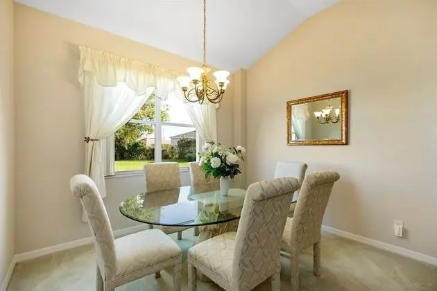 Beautiful 4 Bedroom, 4.5 Bathroom Villa on a Large Corner lot With South Facing Pool & Spa - 502 - Mutfak