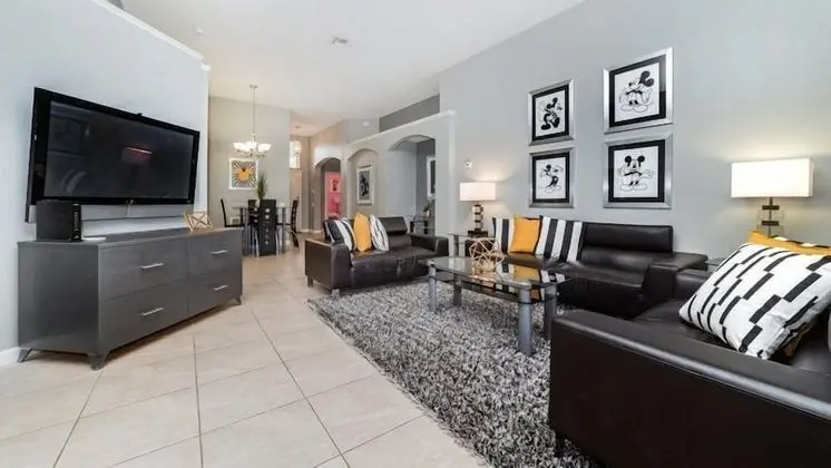 Beautiful 4 Bedroom Pool Home in Windsor Palms Gated Resort