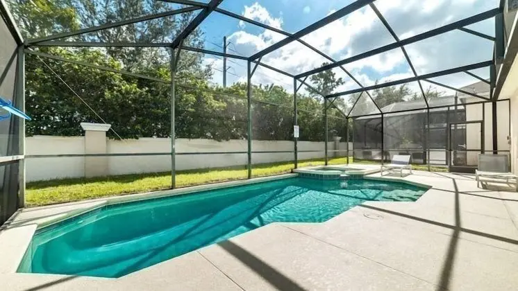 Beautiful 4 Bedroom Pool Home in Windsor Palms Gated Resort - Oda