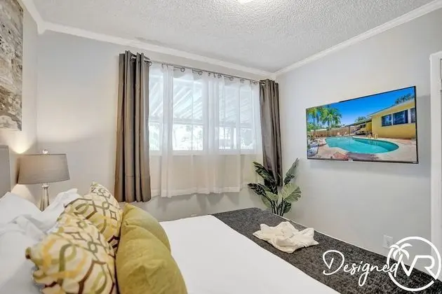 Beautiful 4 BR with Private Heated Pool