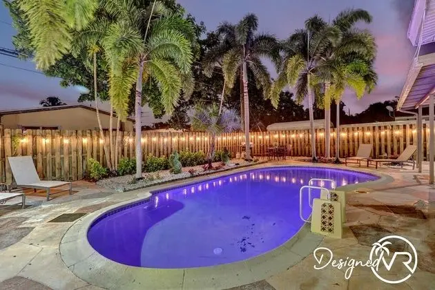 Beautiful 4 BR with Private Heated Pool - Havuz