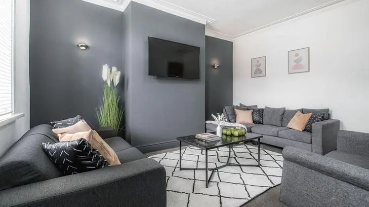 Beautiful 4BD Family Home Burley Leeds