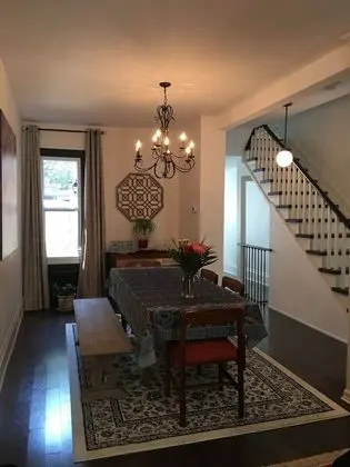 Beautiful 4BR Downtown House, Sleeps 10 - Yerinde Yemek