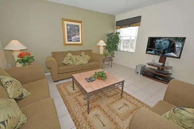 Beautiful 5 Bedroom 3 Bath Pool Home on the Golf Course
