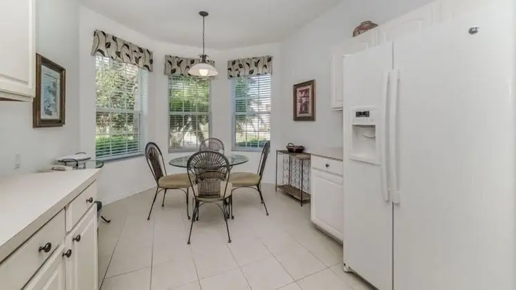 Beautiful 5 Bedroom 5 Bath Pool Home in Windsor Hills Resort - Mutfak