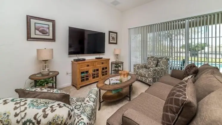 Beautiful 5 Bedroom 5 Bath Pool Home in Windsor Hills That Sleeps 12