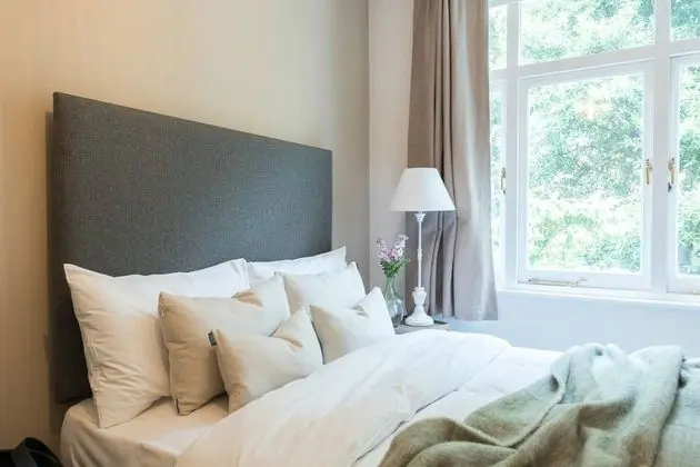 Beautiful 5 Bedroom Home With Garden in South Kensington