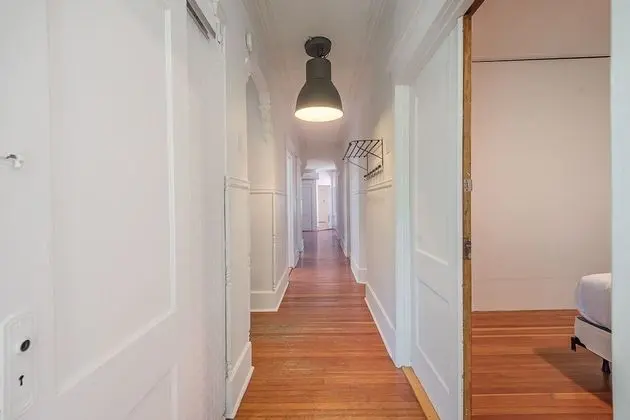 Beautiful 6BR Apt Near Olympic Stadium - İç Mekan