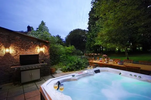 Beautiful 7 bedroom house hottub wifi - Dış Mekanlar