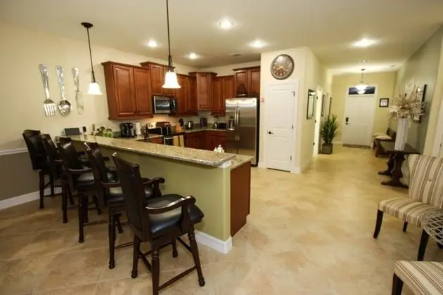Beautiful 8 Bedroom 5 Bath Pool Home With Movie Theater - Mutfak