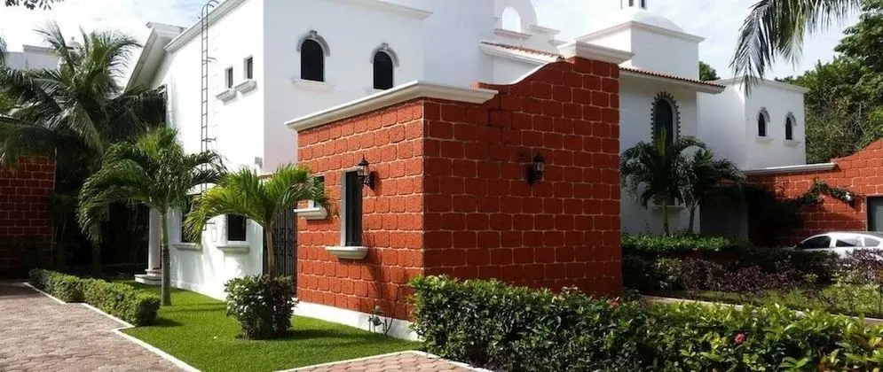 Beautiful 8 People Townhouse Villa Located in Playacar Phase 2