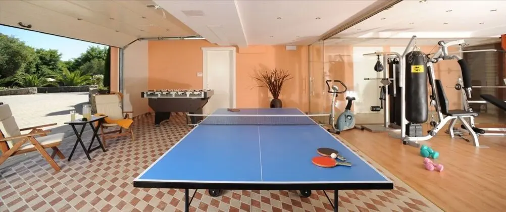 Beautiful 9-bed Villa in Gouvia With Tennis Court - Fitness