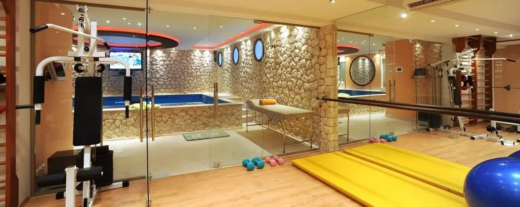 Beautiful 9-bed Villa in Gouvia With Tennis Court - Fitness