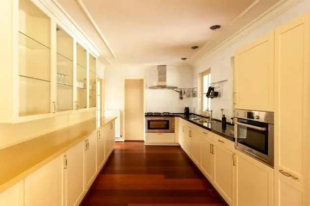 Beautiful American Style Villa With Heated Pool and Jacuzzi - Mutfak