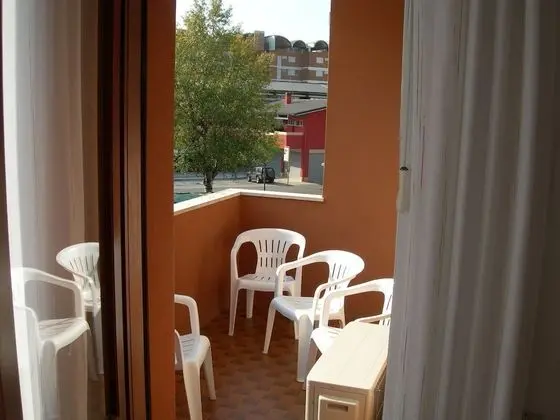 Beautiful Apartment For 6 People-swimming Pool-ac by Beahost Rentals