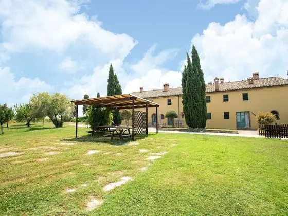 Beautiful Apartment in Collesalvetti With Garden
