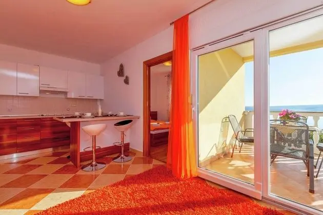 Beautiful Apartment in Dramalj Croatia With Swimming Pool - Yerinde Yemek