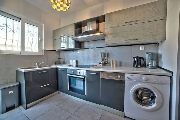 Beautiful Apartment in Glyfada Center - Mutfak