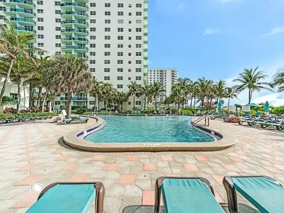 Beautiful Apartment in Hollywood Beach - Havuz