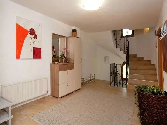 Beautiful Apartment in Ötz With Garden - Lobi