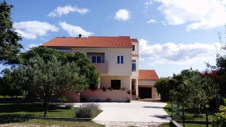 Beautiful Apartment Tomy for Complete Relaxing