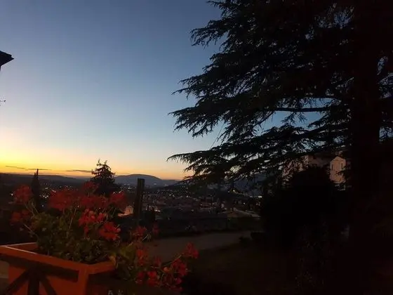 Beautiful Apartment in Woodland Setting by Spoleto