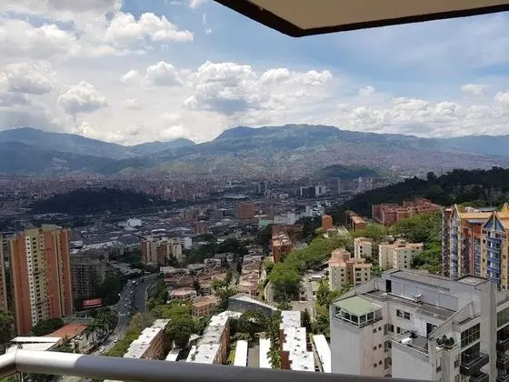 Beautiful apt in the Town