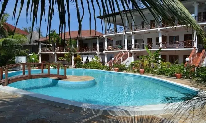 Beautiful Ascot Residence Right on White Sandy Beach - Havuz