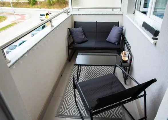 Beautiful Athena Apartment Located in Lukavica - Dış Mekan