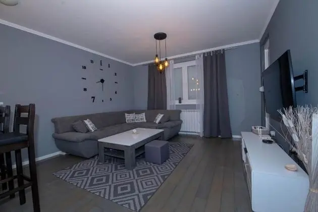 Beautiful Athena Apartment Located in Lukavica - İç Mekan