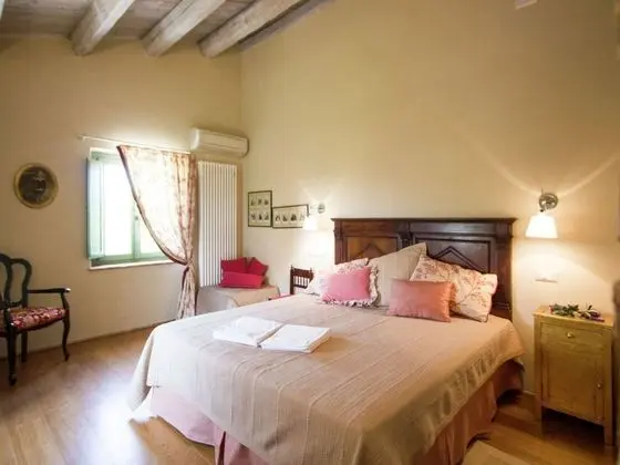 Beautiful Villa in Barchi With Private Pool - Oda