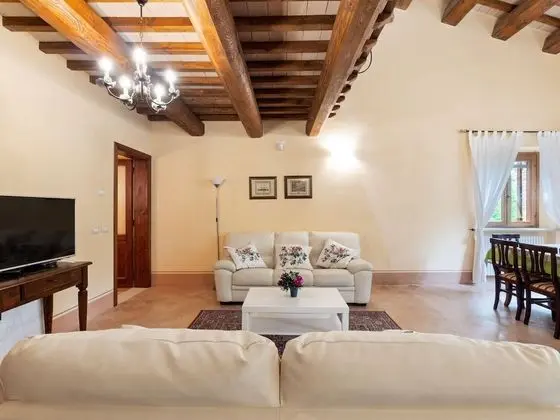 Beautiful Villa in Belforte All'isauro With Swimming Pool - Oda Düzeni