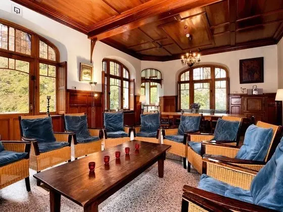 Beautiful Castle House in Spa, Authenticly Decorated and With Spacious Garden - Oda Düzeni