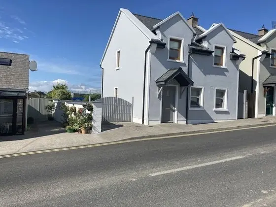 Beautiful, Central 3-bed House in Co Clare