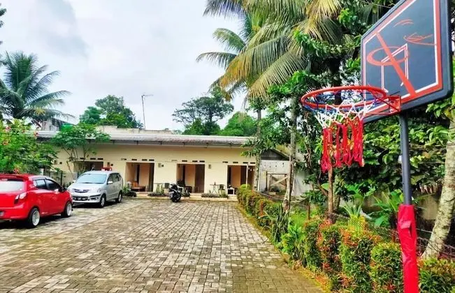Beautiful and Central Double Room With Ac and Wifi in Bogor
