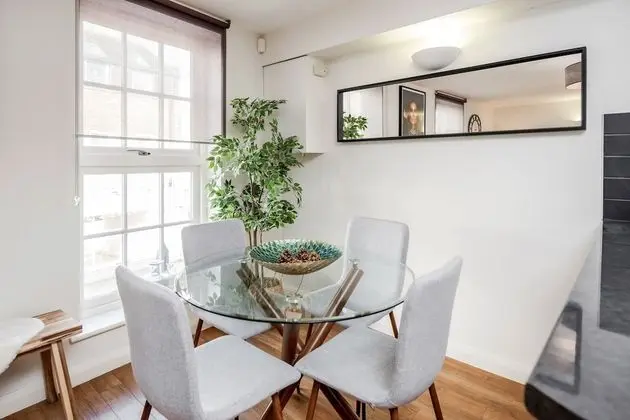 Beautiful Central Windsor Apartment - Oda Düzeni