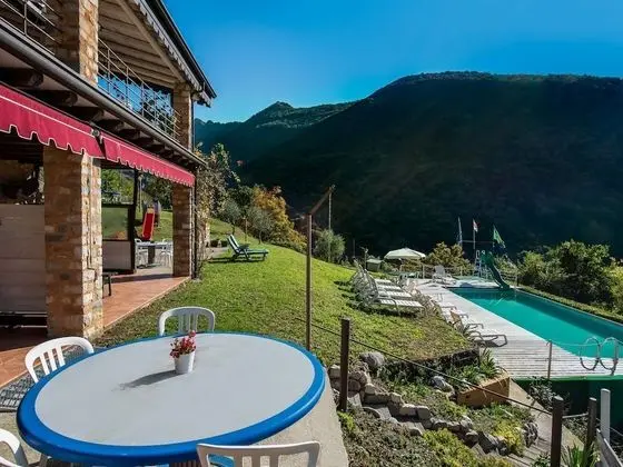 Beautiful Chalet With Swimming Pool in Lombardy - Oda Düzeni