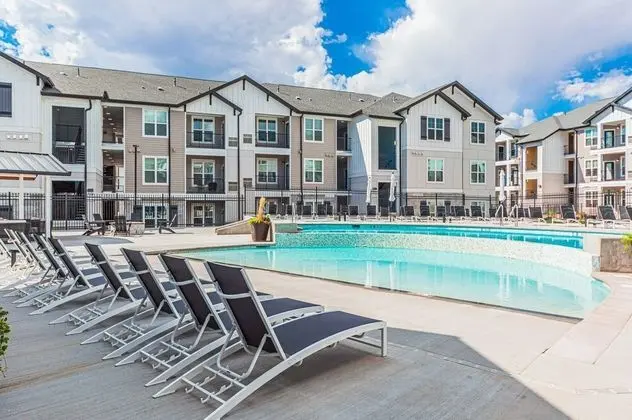 Beautiful chic modern one bedroom - Havuz