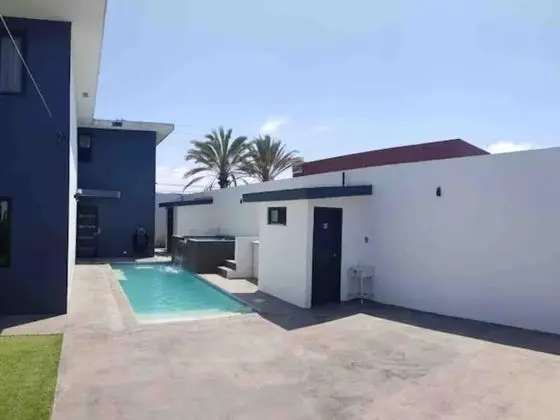 Beautiful Comfortable House, With Swimming Pool Jacuzzi With Warm Water