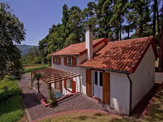 Beautiful Cottage in Santo António da Serra With Pool