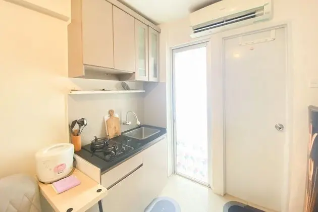 Beautiful And Cozy 2Br Bassura City Apartment - Mutfak