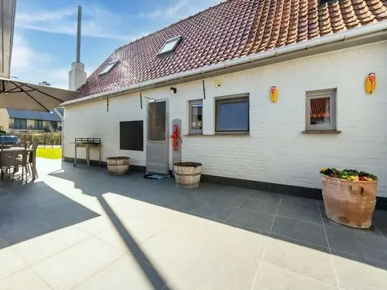 Beautiful Farmhouse in Beveren-aan-den-ijzer With Terrace - Dış Mekan