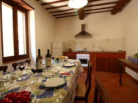 Beautiful Farmhouse with Hot Tub in Umbria - Yerinde Yemek