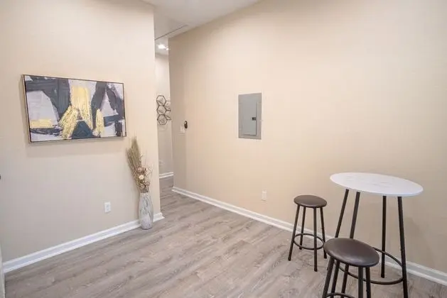 Beautiful Fenced 3BR 2BA Near Exciting Downtown - İç Mekan