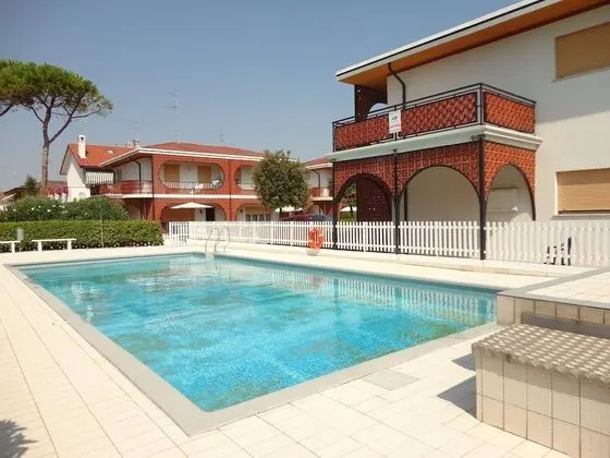 Beautiful Villa With Garden and Pool for 8 People - Öne Çıkan Resim