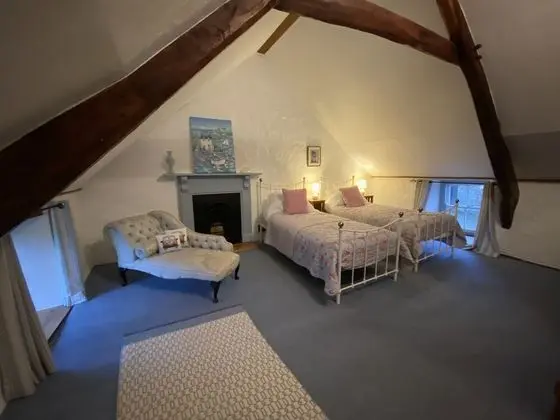 Beautiful Grade 2 Welsh Longhouse With Rural Views - Oda