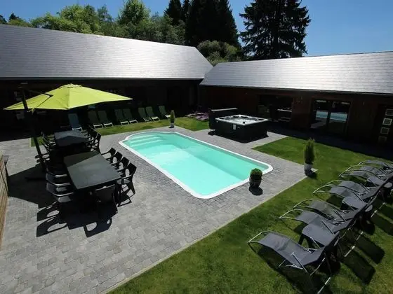 Beautiful Villa with Heated Outdoor Pool, Sauna, Hot Tub in Forest - Havuz
