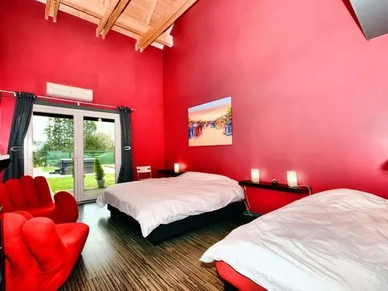 Beautiful Villa with Heated Outdoor Pool, Sauna, Hot Tub in Forest - Oda